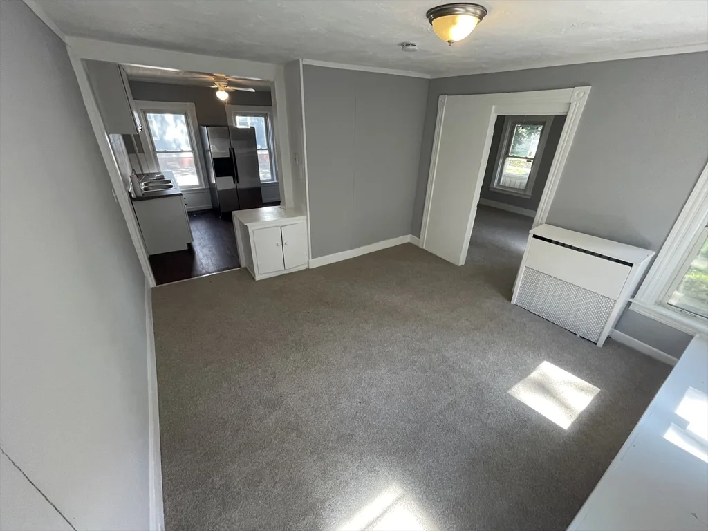 4 bed, 1 bath apartment for rent at 78 Birch St Unit 1, Worcester — photo 4 of 11