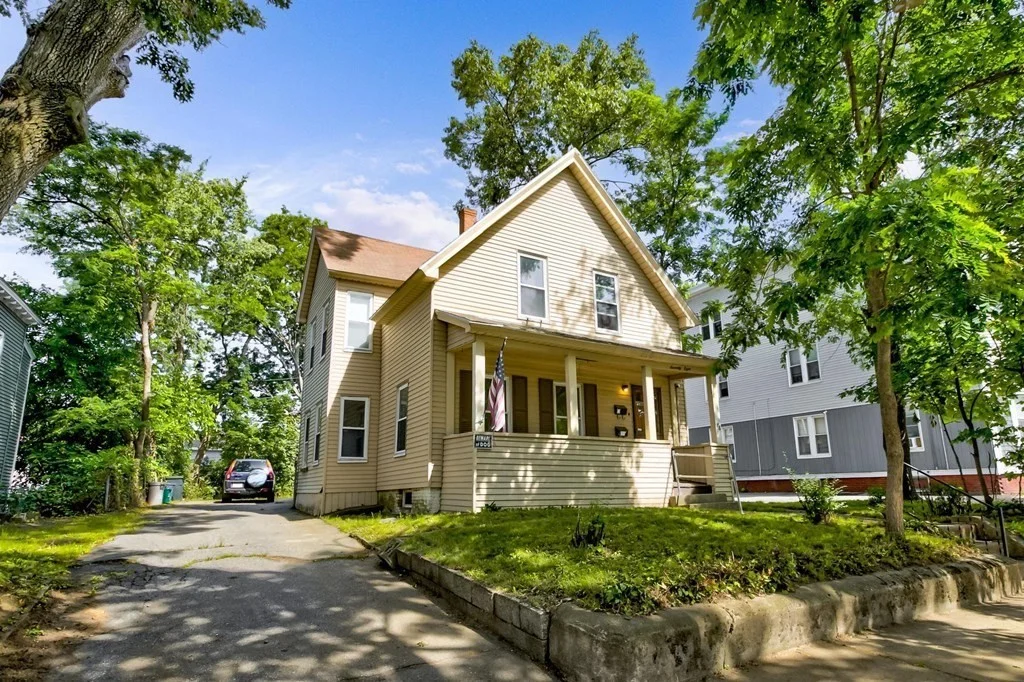 4 bed, 1 bath apartment for rent at 78 Birch St Unit 1, Worcester