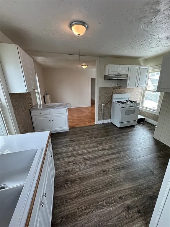 2 bed, 1 bath apartment for rent at 78 Birch St Unit 2, Worcester — photo 2 of 12