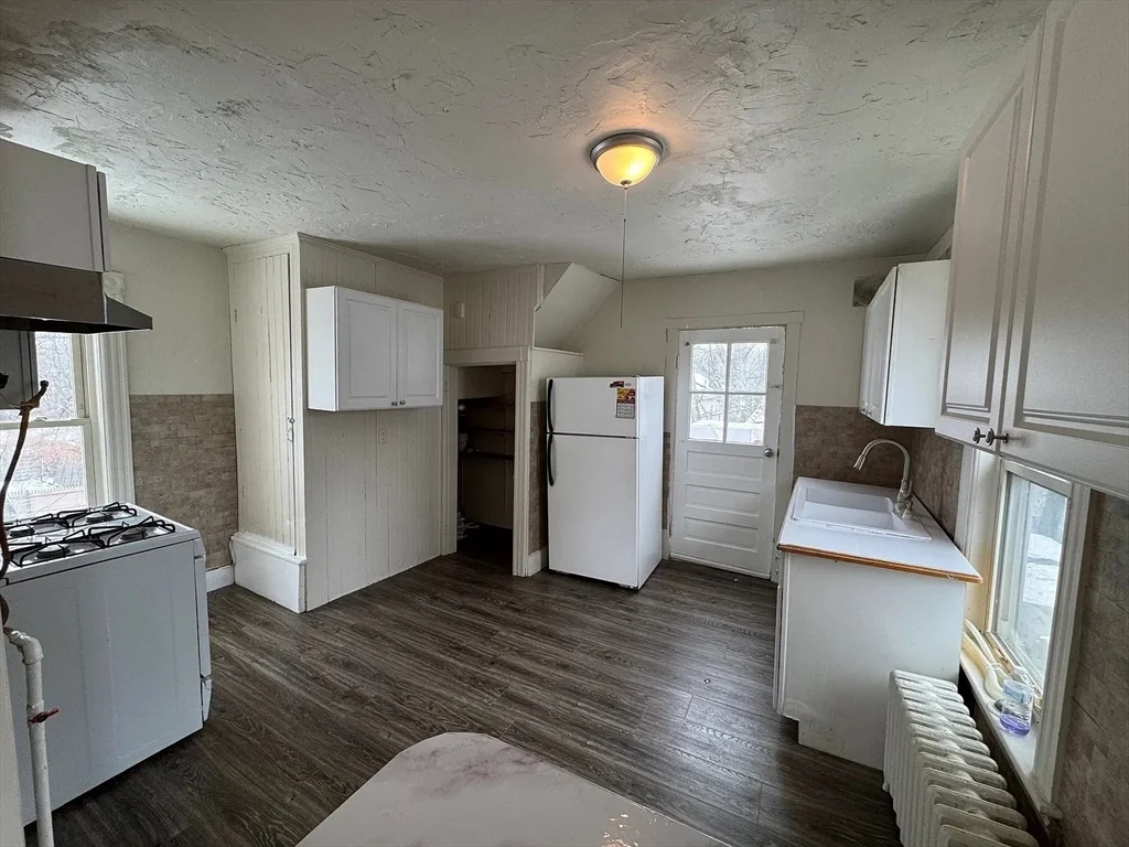 2 bed, 1 bath apartment for rent at 78 Birch St Unit 2, Worcester — photo 3 of 12