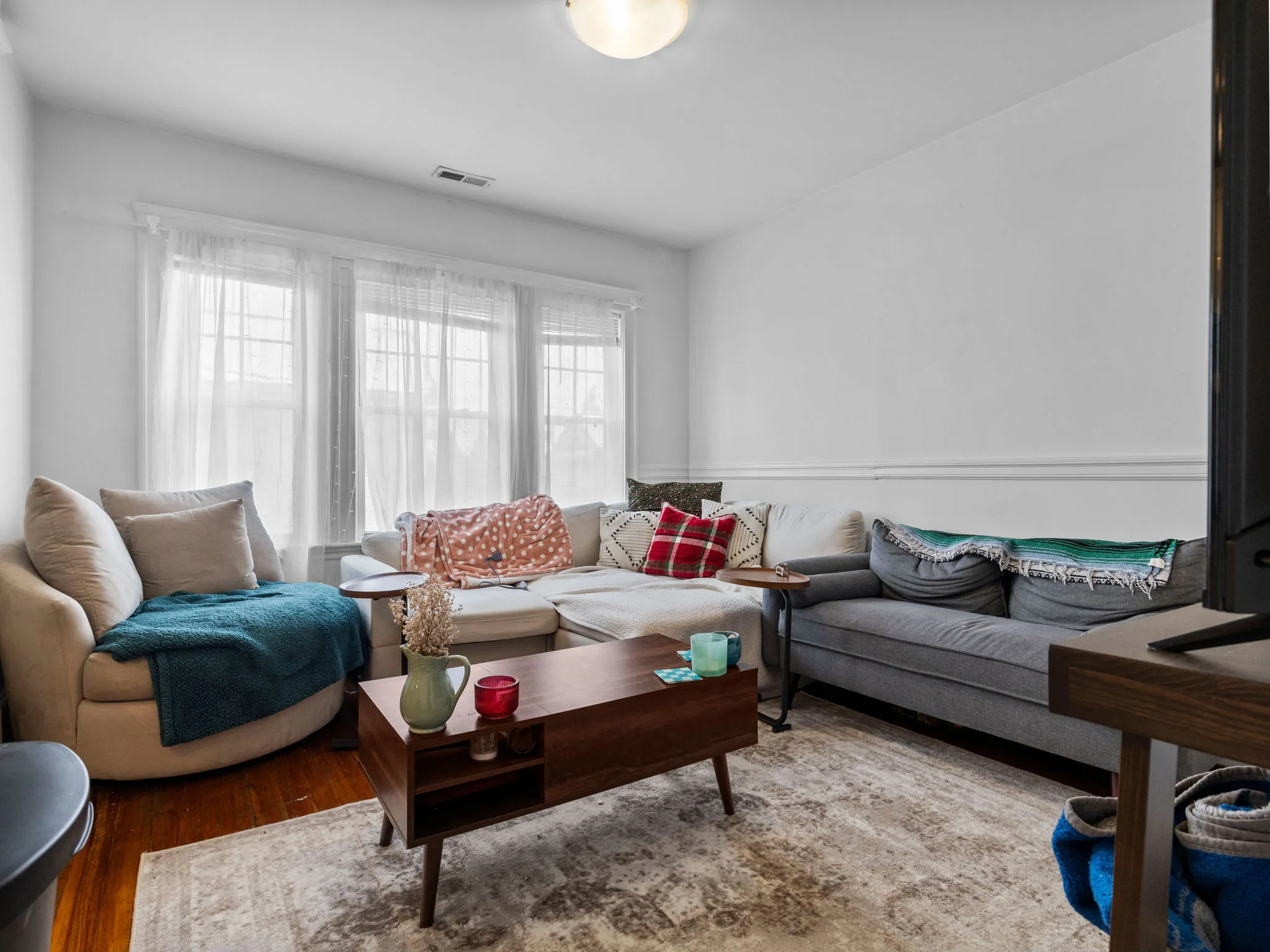 4 bed, 2 bath apartment for rent at 78 Bowdoin St Unit 2, South Medford — photo 4 of 18