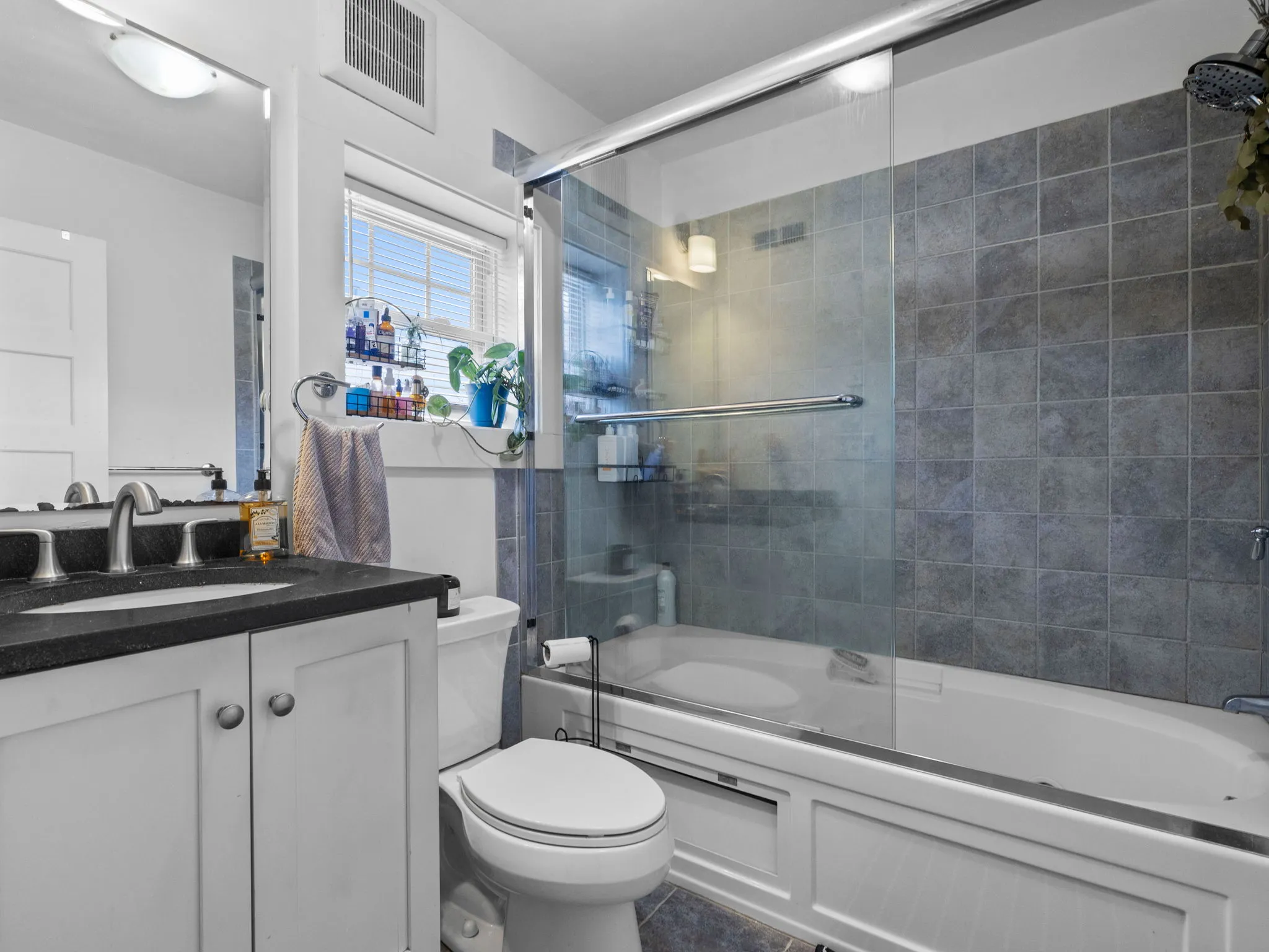 4 bed, 2 bath apartment for rent at 78 Bowdoin St Unit 2, South Medford — photo 9 of 18