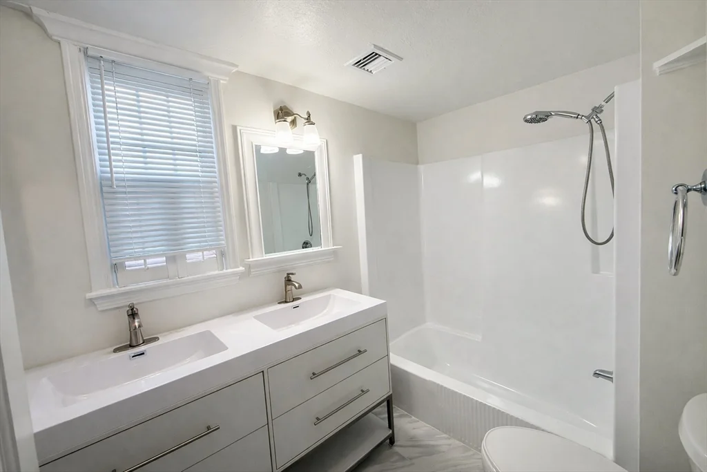 2 bed, 1 bath apartment for rent at 78 Dalby St Unit 3, Nonantum — photo 13 of 29