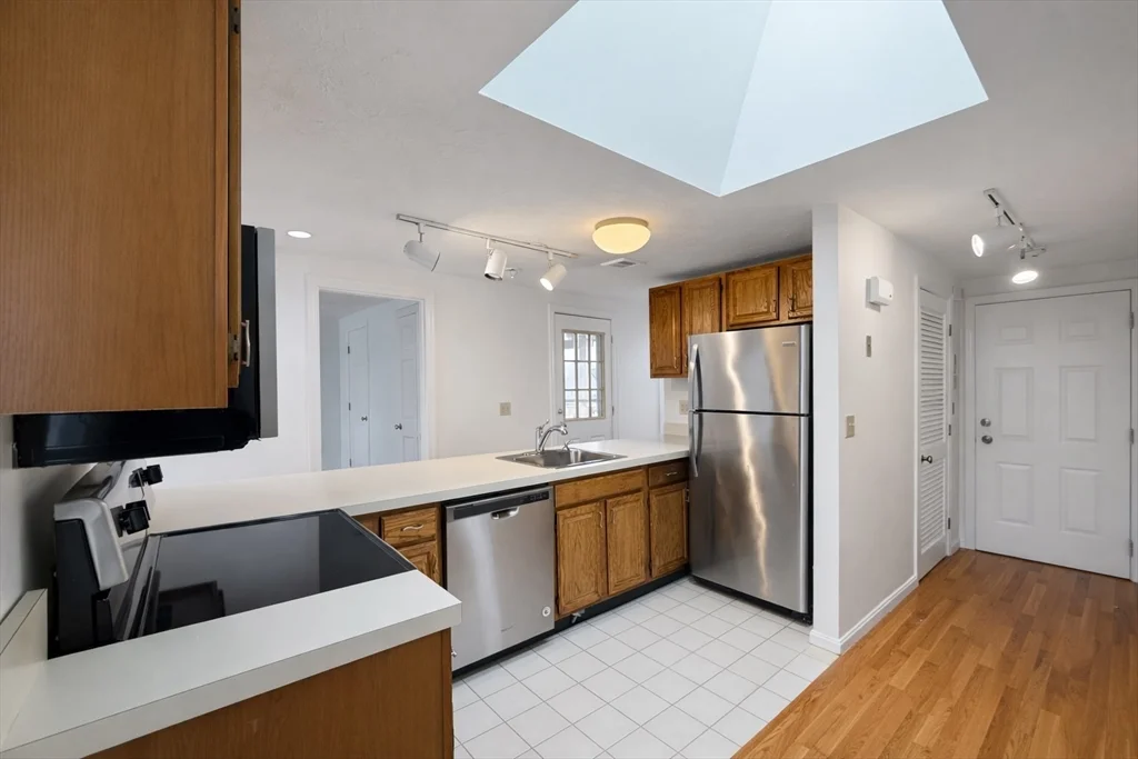 2 bed, 1 bath apartment for rent at 78 Dalby St Unit 3, Nonantum — photo 3 of 29