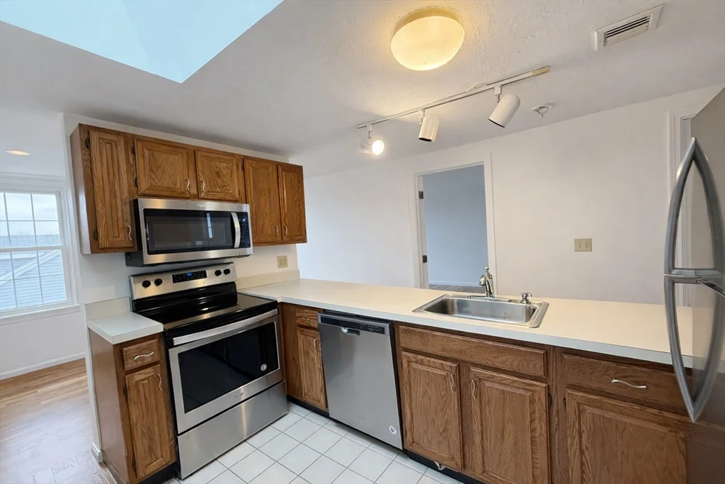 2 bed, 1 bath apartment for rent at 78 Dalby St Unit 3, Nonantum — photo 4 of 29