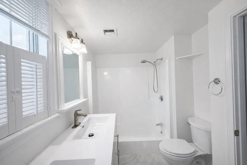 2 bed, 1 bath apartment for rent at 78 Dalby St Unit 3, Nonantum — photo 14 of 29