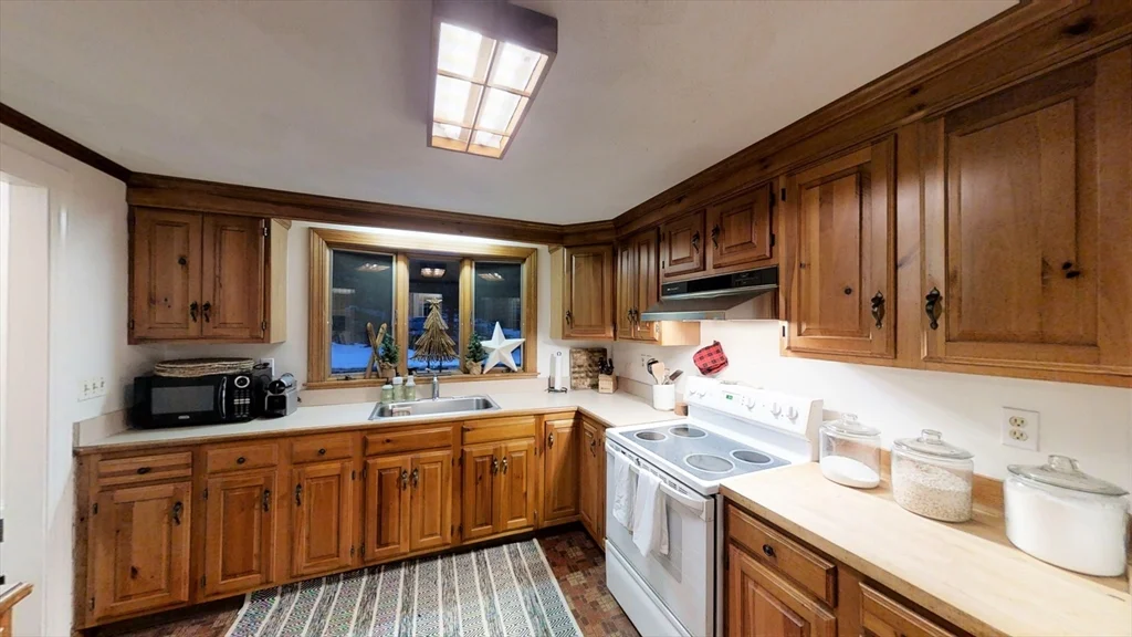 3 bed, 2 bath apartment for rent at 78 Draper, Wayland — photo 6 of 14