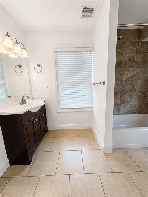 3 bed, 2 bath apartment for rent at 78 Durnell Ave Unit n/a, Roslindale — photo 6 of 12