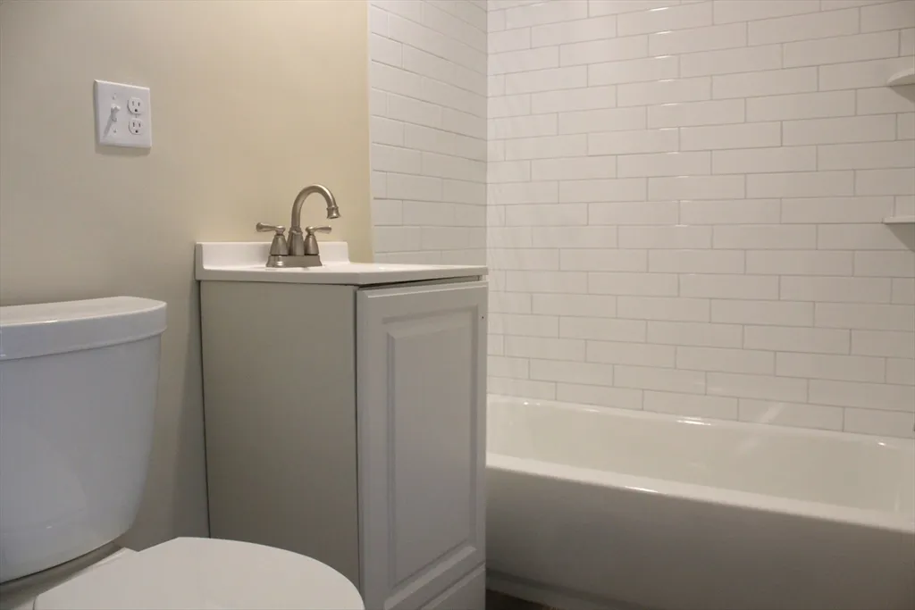 2 bed, 1 bath apartment for rent at 78 Endicott St Unit 1R, Peabody — photo 12 of 15