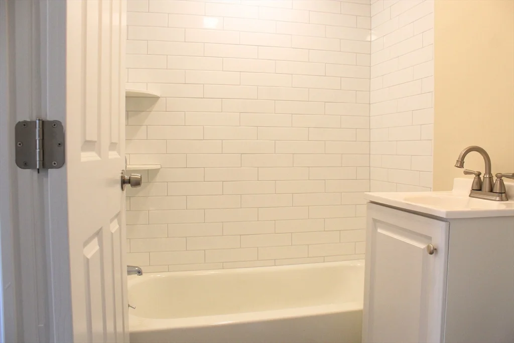 2 bed, 1 bath apartment for rent at 78 Endicott St Unit 2L, Peabody — photo 13 of 16