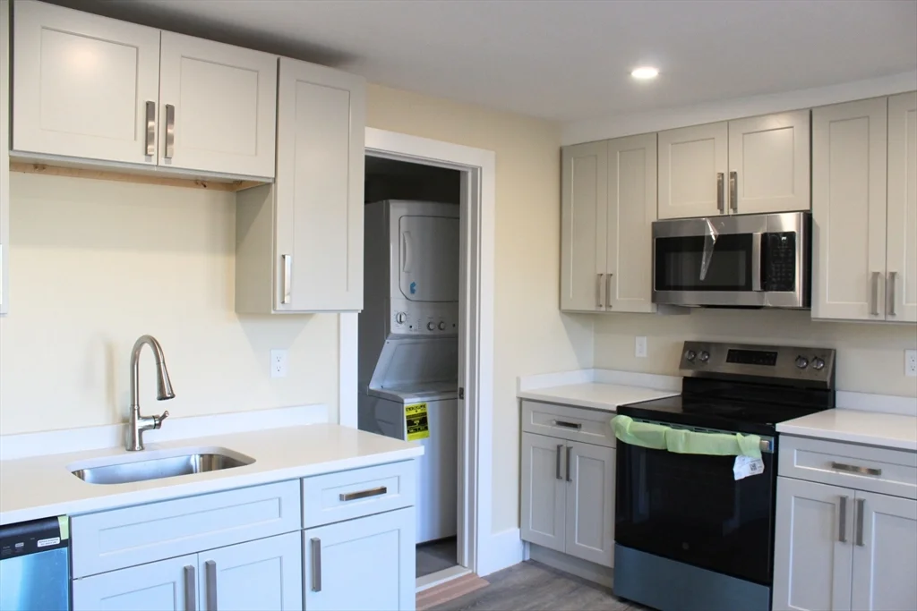 2 bed, 1 bath apartment for rent at 78 Endicott St Unit 2L, Peabody — photo 5 of 16