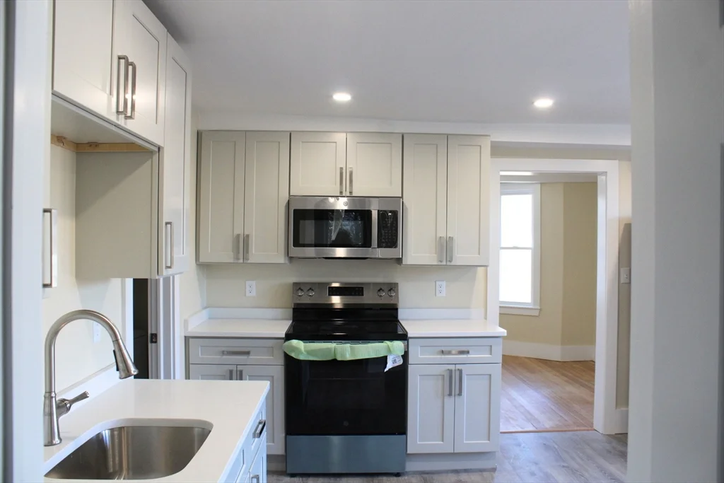 2 bed, 1 bath apartment for rent at 78 Endicott St Unit 2L, Peabody