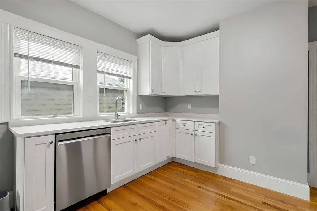 3 bed, 1 bath apartment for rent at 78 Euston Rd Unit 1, Brighton — photo 2 of 26
