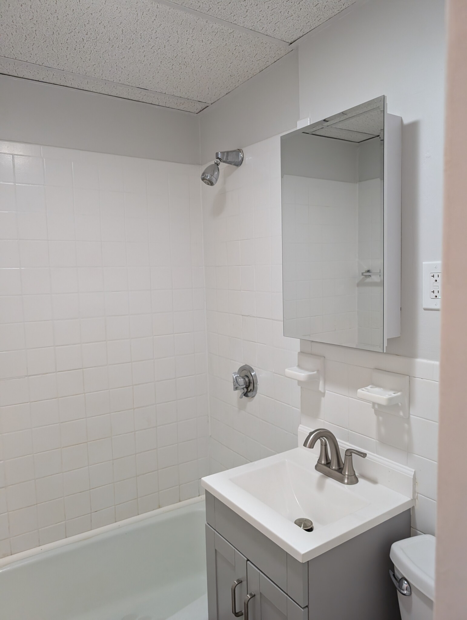 2 bed, 1 bath apartment for rent at 78 Florence St Unit 6, Everett — photo 9 of 11