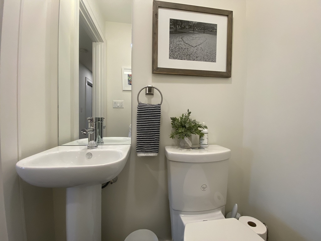 3 bed, 2 bath apartment for rent at 78 Fort Ave Unit 78, Roxbury — photo 30 of 36