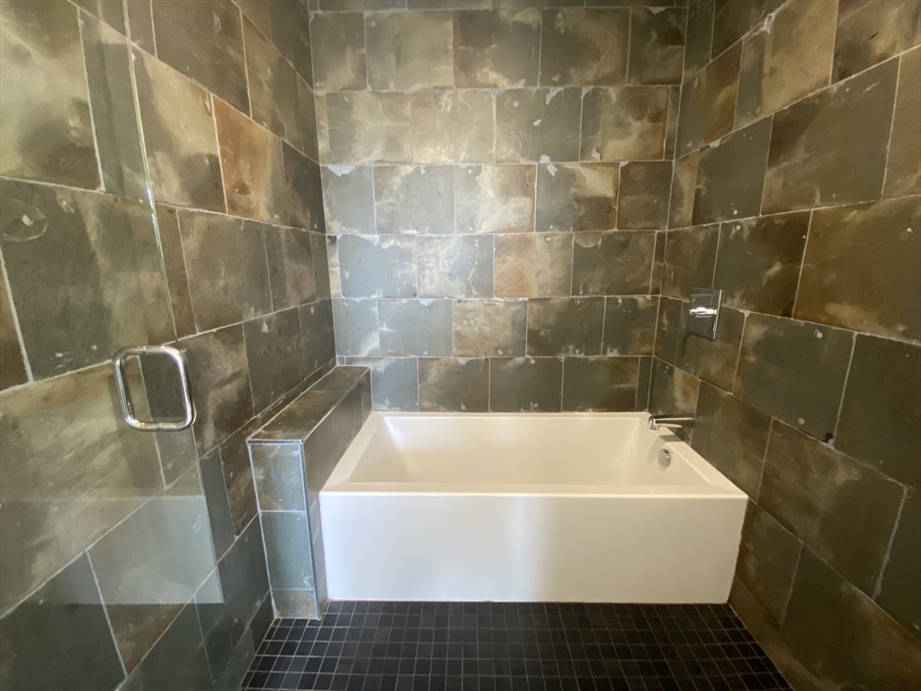 3 bed, 2 bath apartment for rent at 78 Fort Ave Unit 78, Roxbury — photo 19 of 36