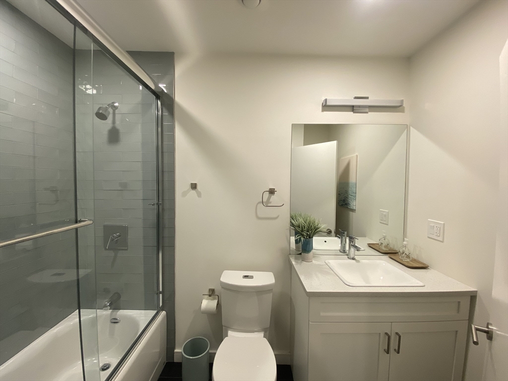 3 bed, 2 bath apartment for rent at 78 Fort Ave Unit 78, Roxbury — photo 24 of 36