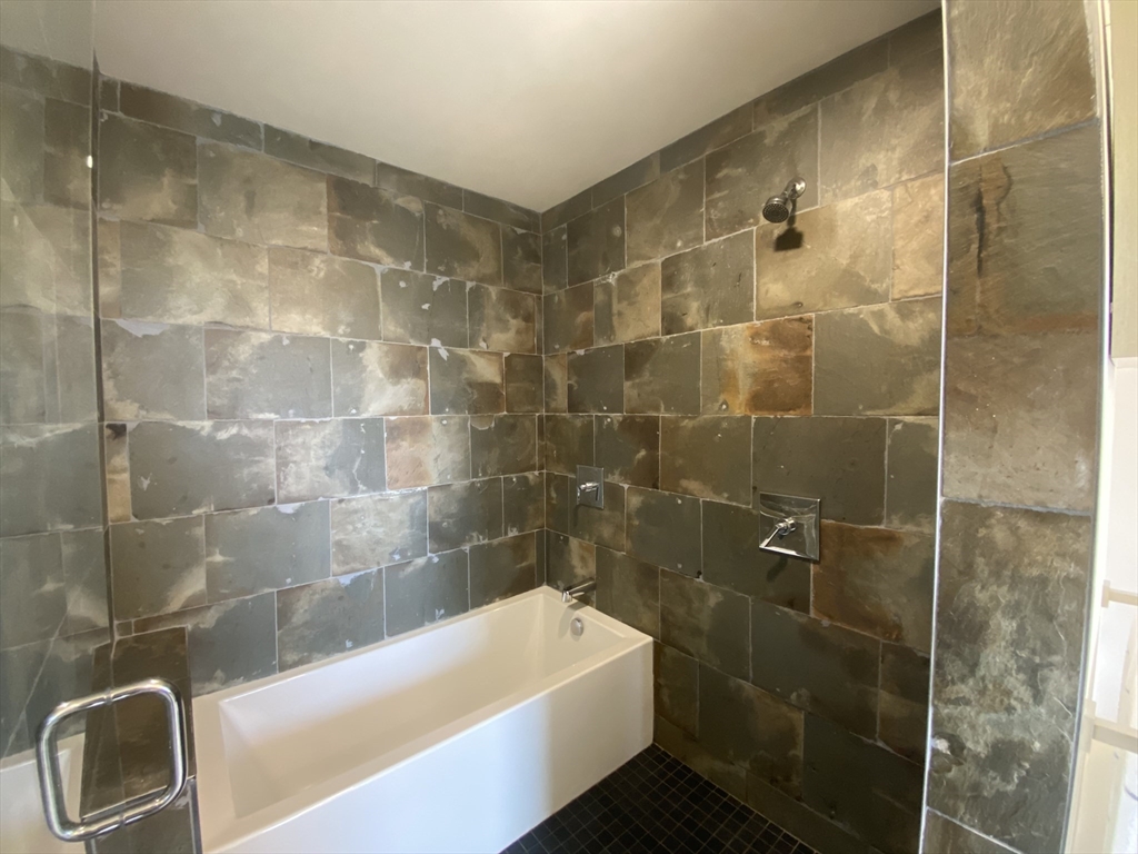 3 bed, 2 bath apartment for rent at 78 Fort Ave Unit 78, Roxbury — photo 18 of 36