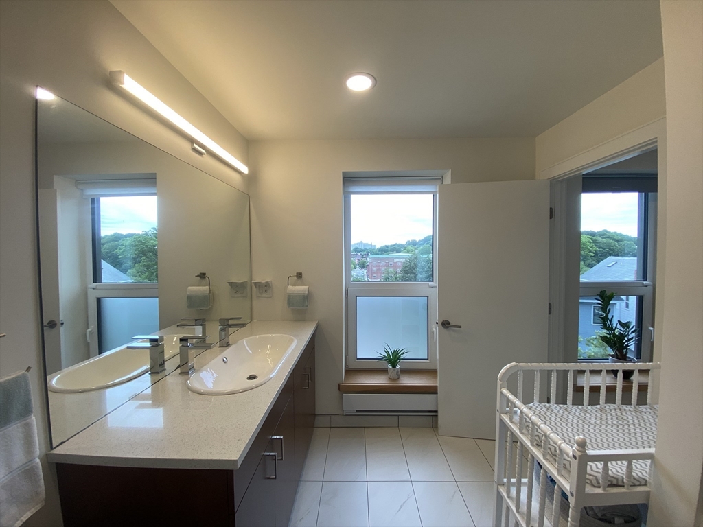 3 bed, 2 bath apartment for rent at 78 Fort Ave Unit 78, Roxbury — photo 17 of 36