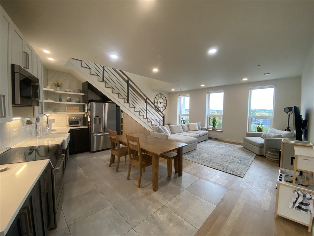 3 bed, 2 bath apartment for rent at 78 Fort Ave Unit 78, Roxbury — photo 6 of 36