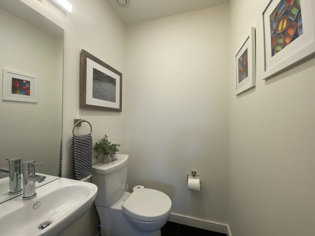3 bed, 2 bath apartment for rent at 78 Fort Ave Unit 78, Roxbury — photo 29 of 36