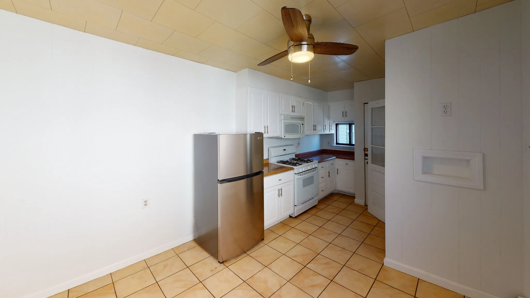 4 bed, 2 bath apartment for rent at 78 Fremont St Unit 1, South Medford — photo 1 of 11