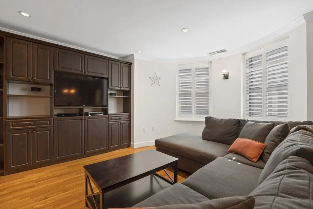 2 bed, 1 bath apartment for rent at 78 Gainsborough St Unit 304E, Fenway — photo 2 of 20