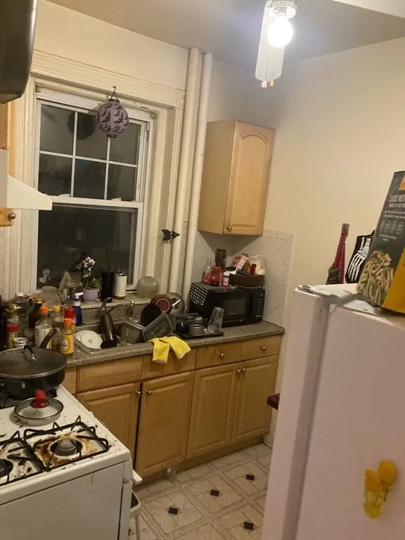 2 bed, 1 bath apartment for rent at 78 Glenville Ave Unit 4, Allston — photo 3 of 12