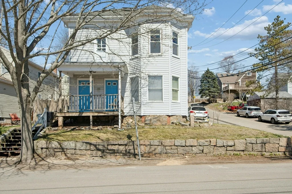 3 bed, 1 bath apartment for rent at 78 Grove St Unit 2, Gloucester — photo 1 of 23