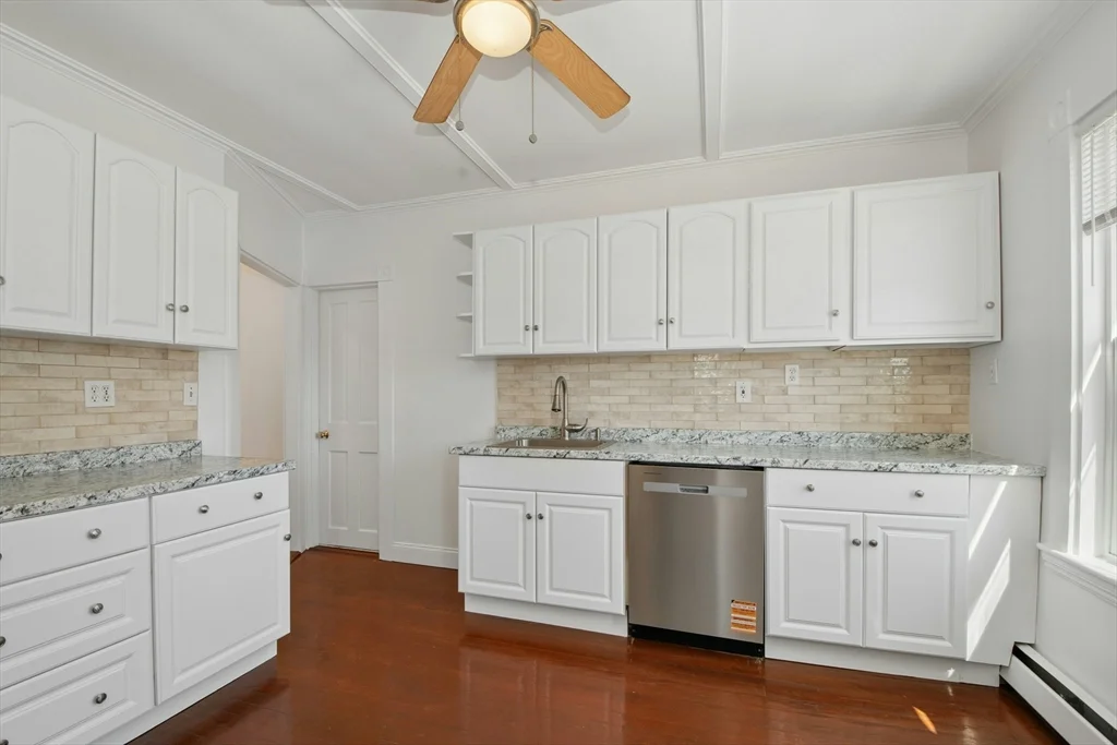 3 bed, 1 bath apartment for rent at 78 Grove St Unit 2, Gloucester — photo 10 of 23