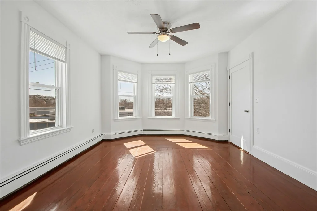 3 bed, 1 bath apartment for rent at 78 Grove St Unit 2, Gloucester — photo 2 of 23