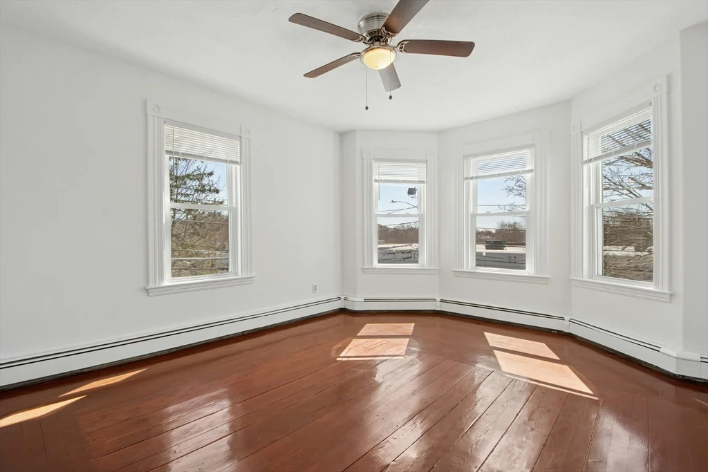 3 bed, 1 bath apartment for rent at 78 Grove St Unit 2, Gloucester — photo 3 of 23