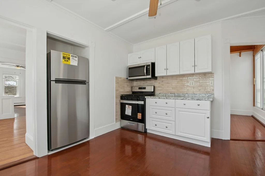 3 bed, 1 bath apartment for rent at 78 Grove St Unit 2, Gloucester — photo 8 of 23