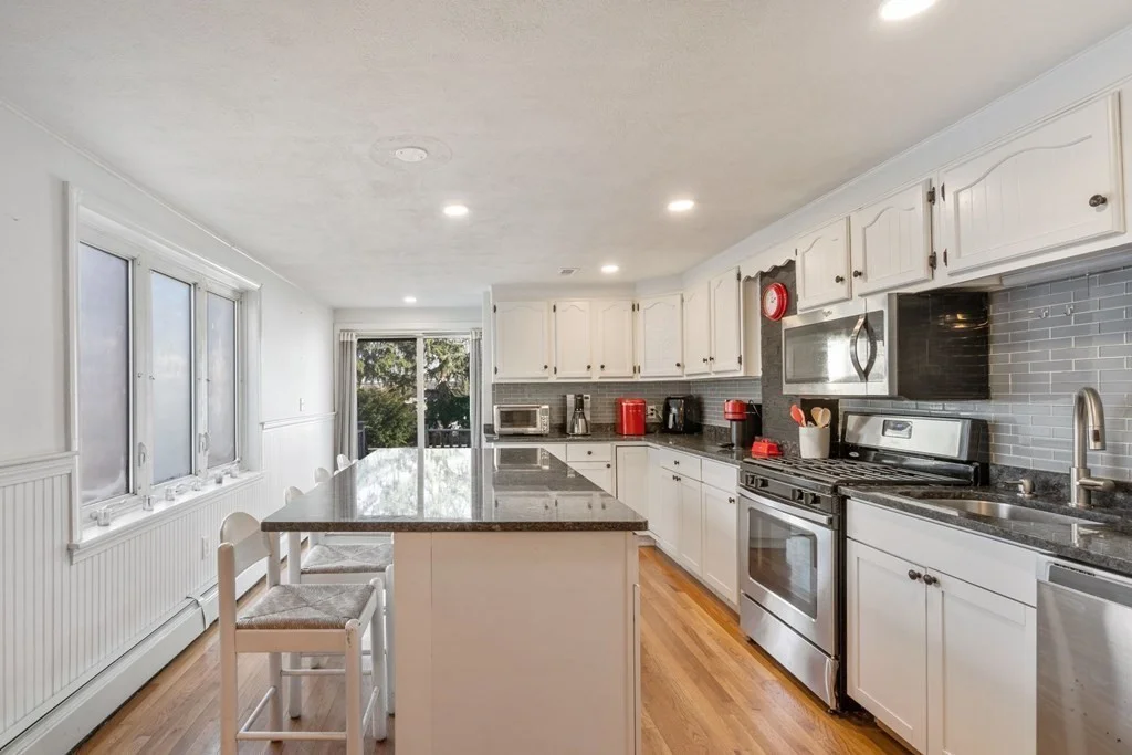 5 bed, 2 bath apartment for rent at 78 H St, Boston — photo 2 of 32