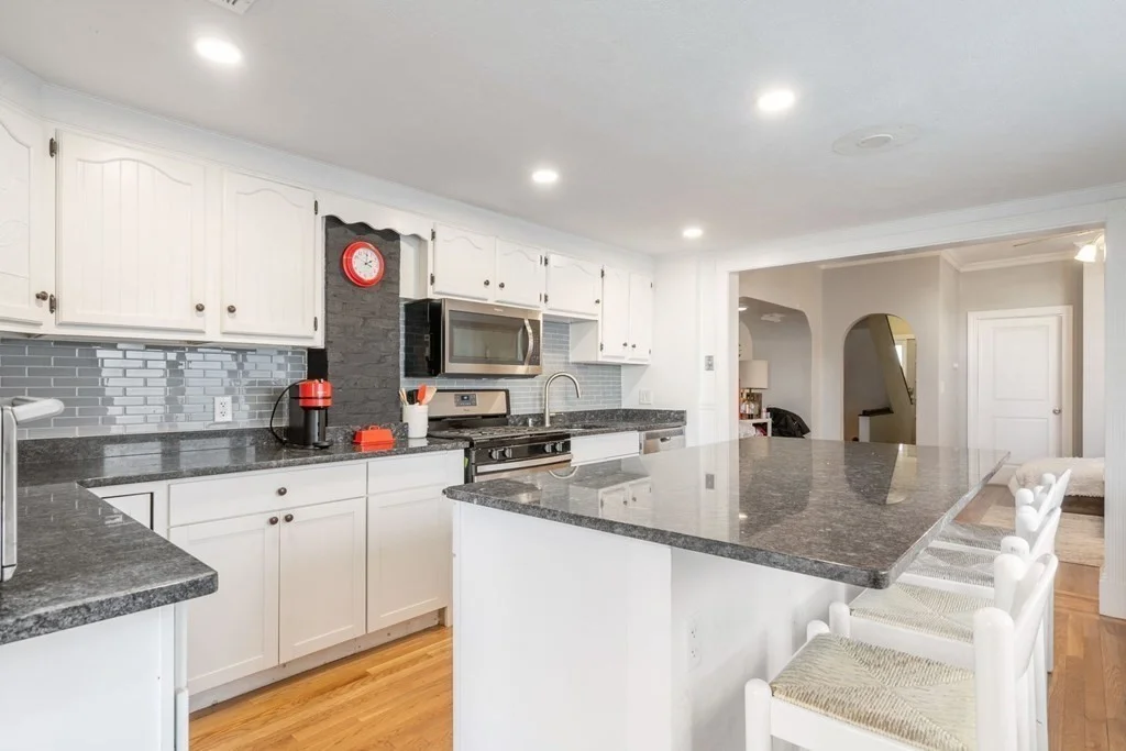 5 bed, 2 bath apartment for rent at 78 H St, Boston — photo 3 of 32