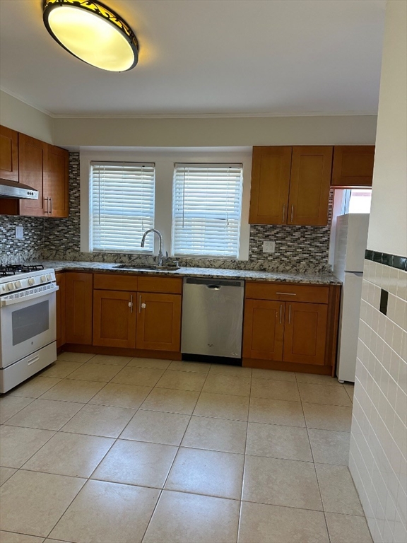 3 bed, 1 bath apartment for rent at 78 Harriet St Unit 2, Brighton — photo 5 of 14