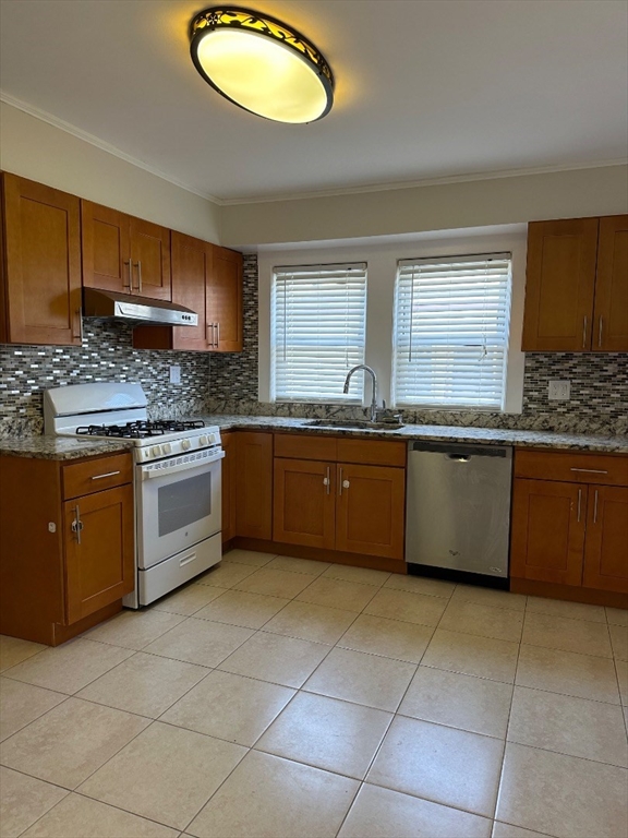 3 bed, 1 bath apartment for rent at 78 Harriet St Unit 2, Brighton — photo 11 of 14