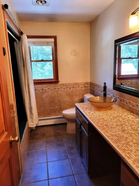 2 bed, 1 bath apartment for rent at 78 Hemlock St, Leicester — photo 8 of 16