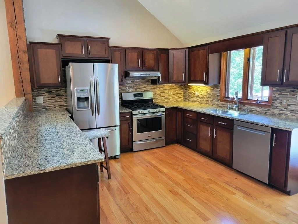 2 bed, 1 bath apartment for rent at 78 Hemlock St, Leicester — photo 5 of 16