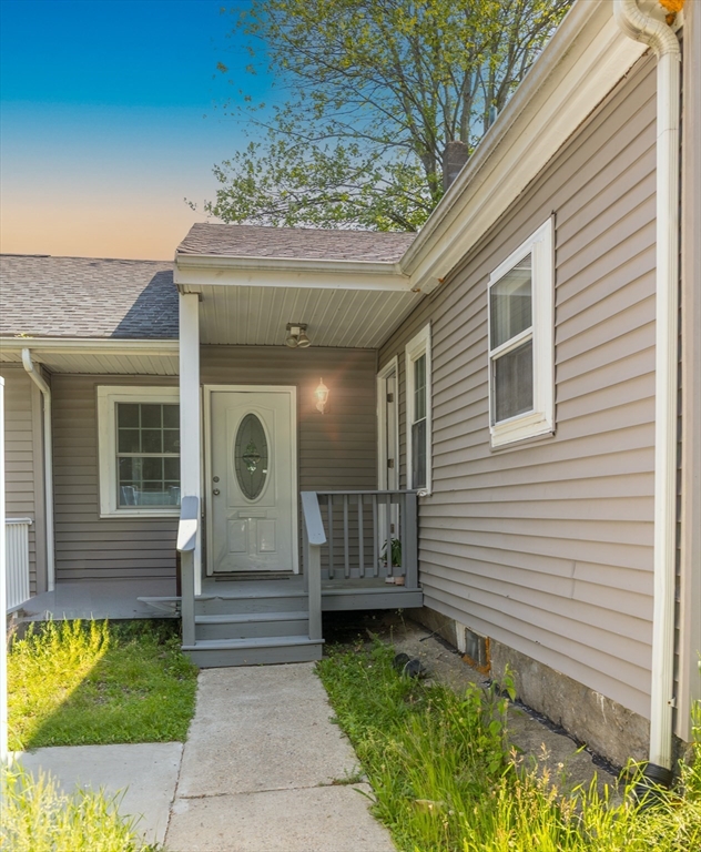 4 bed, 1 bath apartment for rent at 78 High St Unit A, Randolph — photo 3 of 12