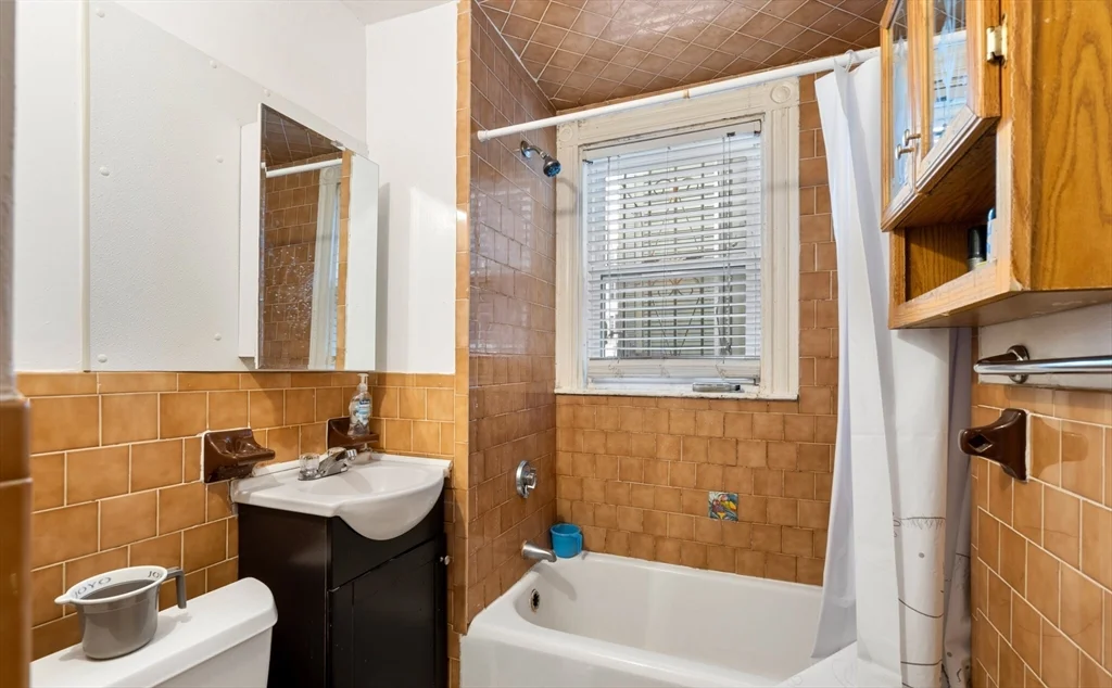 3 bed, 1 bath apartment for rent at 78 Hillside St Unit 1, Mission Hill — photo 7 of 8
