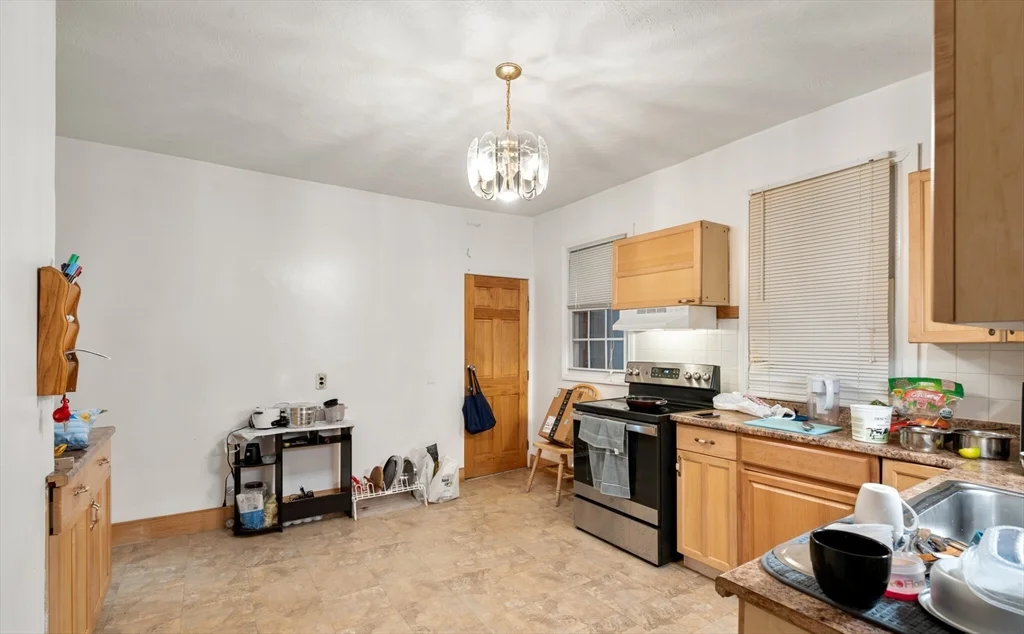 3 bed, 1 bath apartment for rent at 78 Hillside St Unit 1, Mission Hill — photo 2 of 8