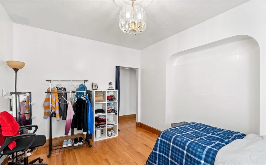 3 bed, 1 bath apartment for rent at 78 Hillside St Unit 1, Mission Hill — photo 6 of 8