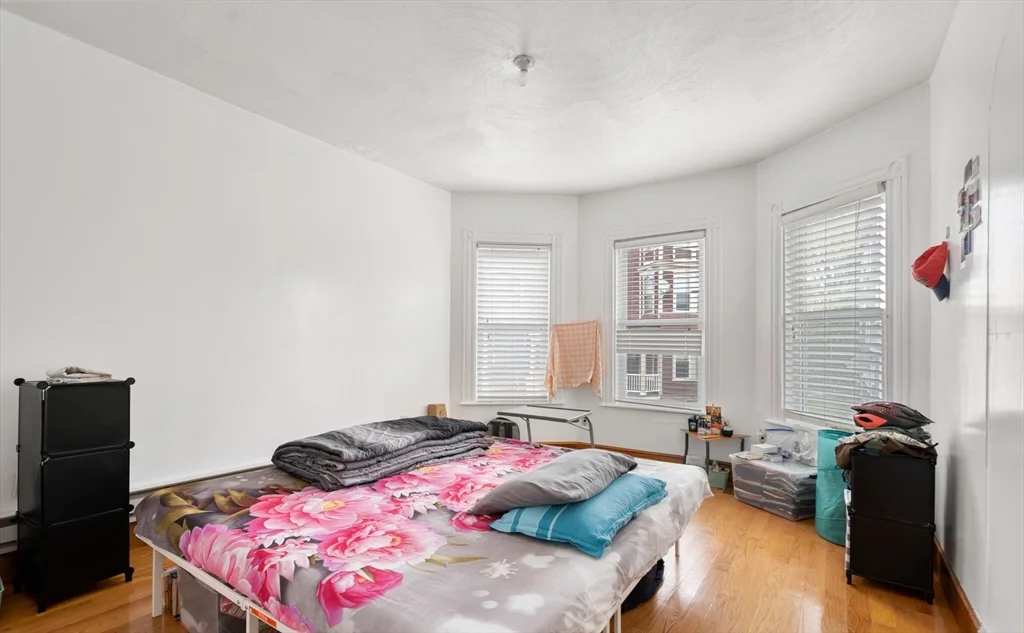 3 bed, 1 bath apartment for rent at 78 Hillside St Unit 1, Mission Hill — photo 3 of 8