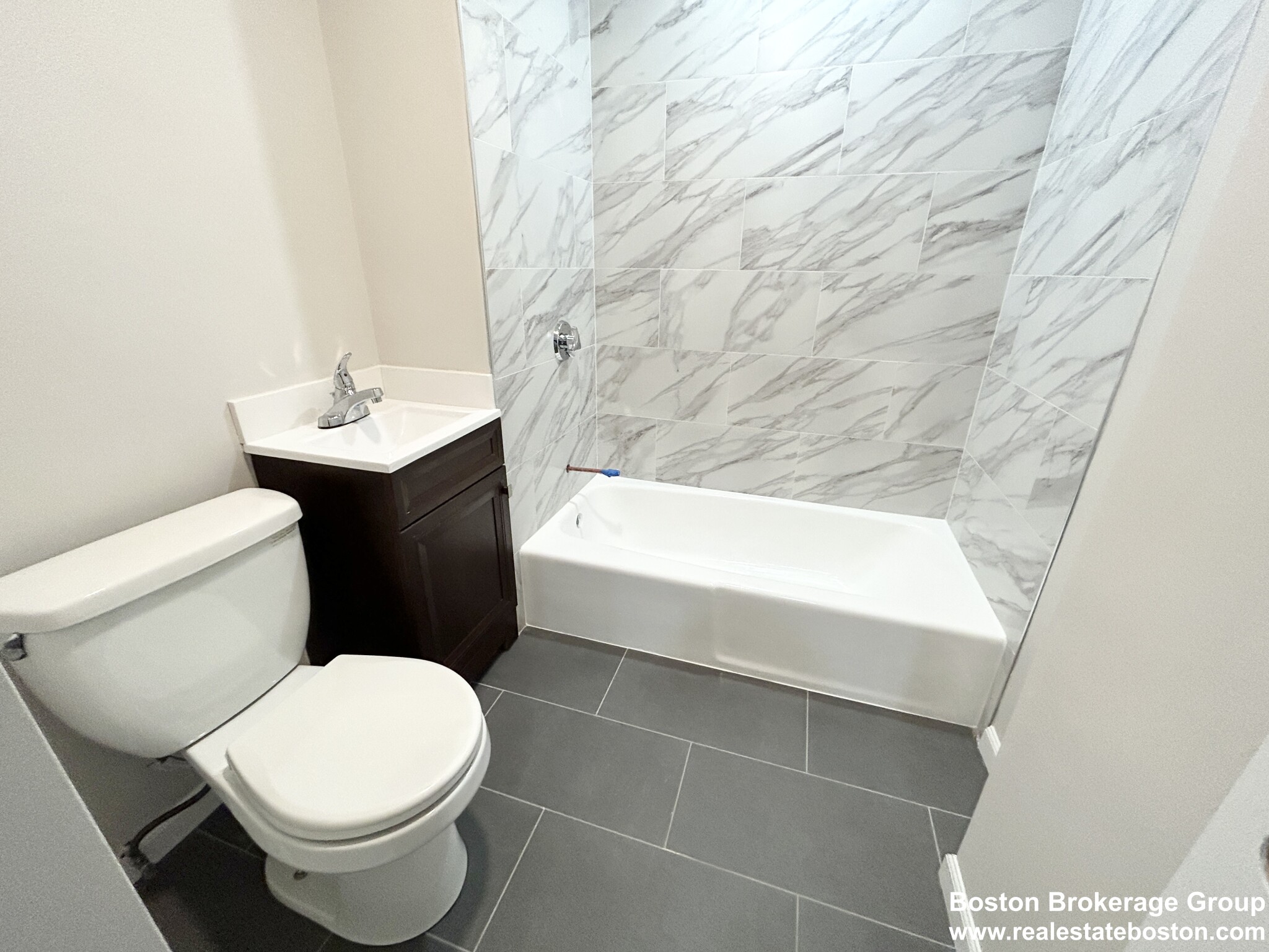 4 bed, 1 bath apartment for rent at 78 Hillside St Unit 2, Mission Hill — photo 7 of 12