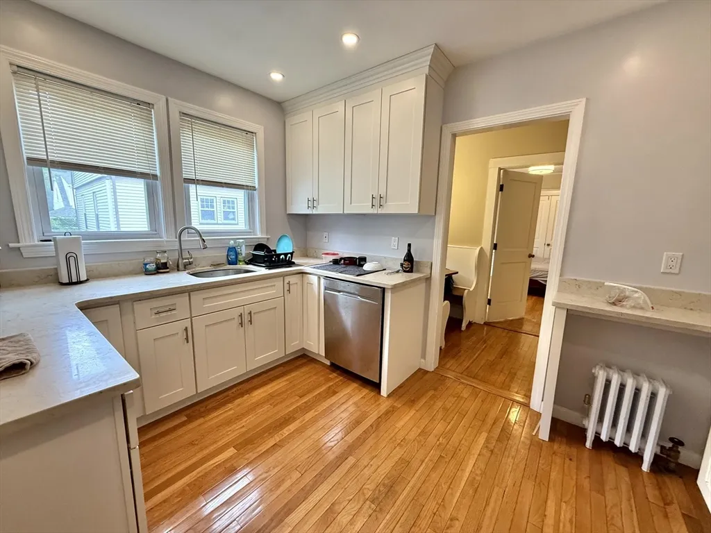 3 bed, 1 bath apartment for rent at 78 Hunnewell Ave Unit 1, Brighton — photo 3 of 22