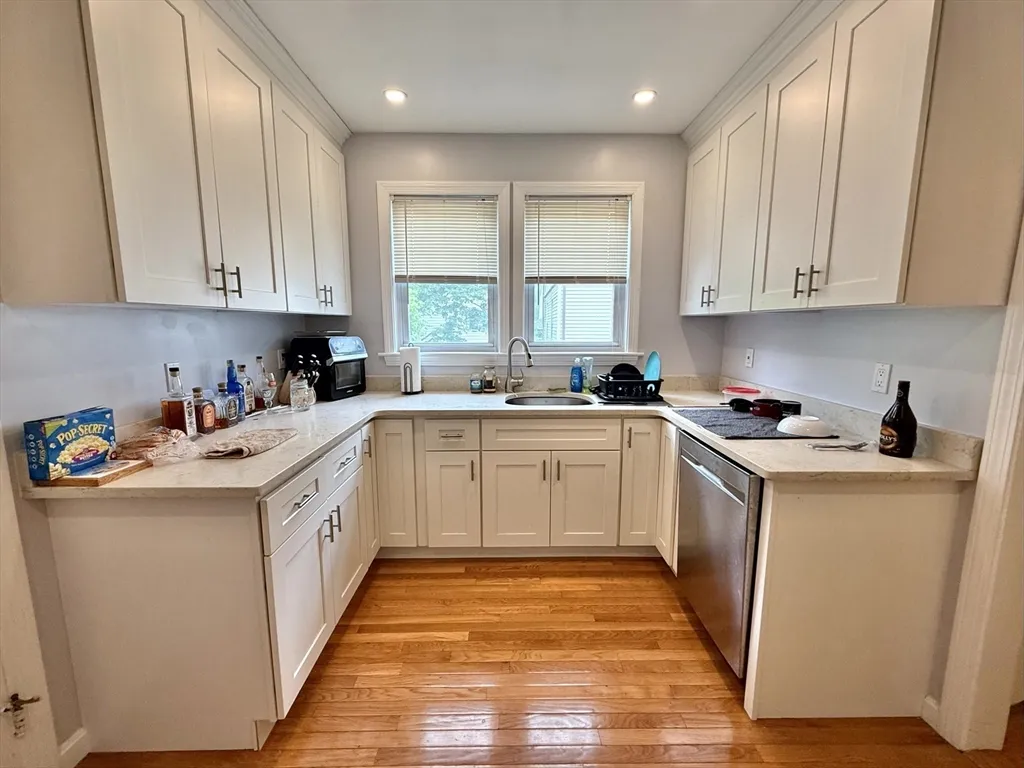 3 bed, 1 bath apartment for rent at 78 Hunnewell Ave Unit 1, Brighton — photo 4 of 22