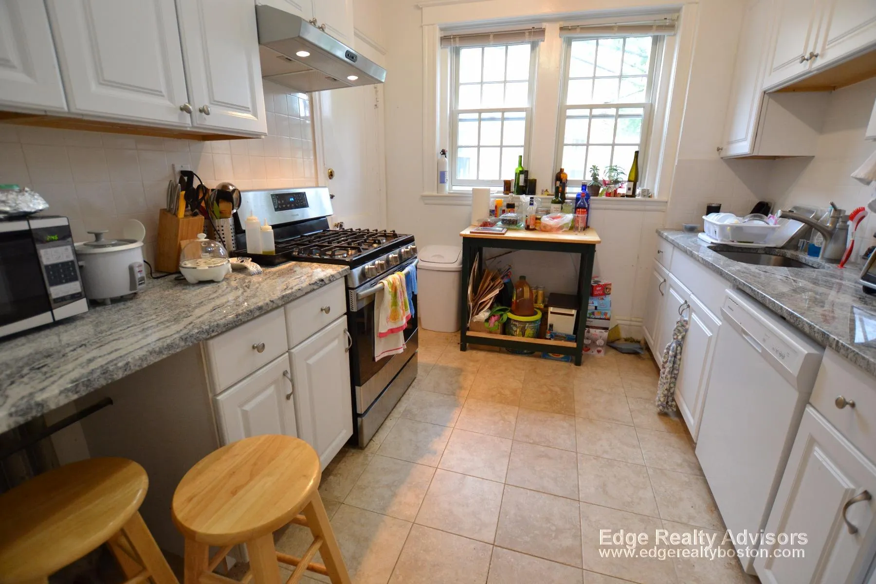 3 bed, 1 bath apartment for rent at 78 Kilsyth Rd Unit 8, Brighton — photo 3 of 13