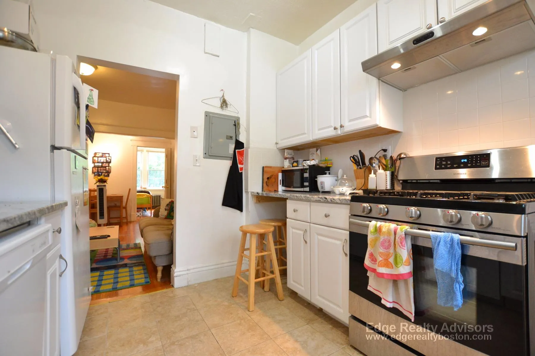 3 bed, 1 bath apartment for rent at 78 Kilsyth Rd Unit 8, Brighton — photo 2 of 13