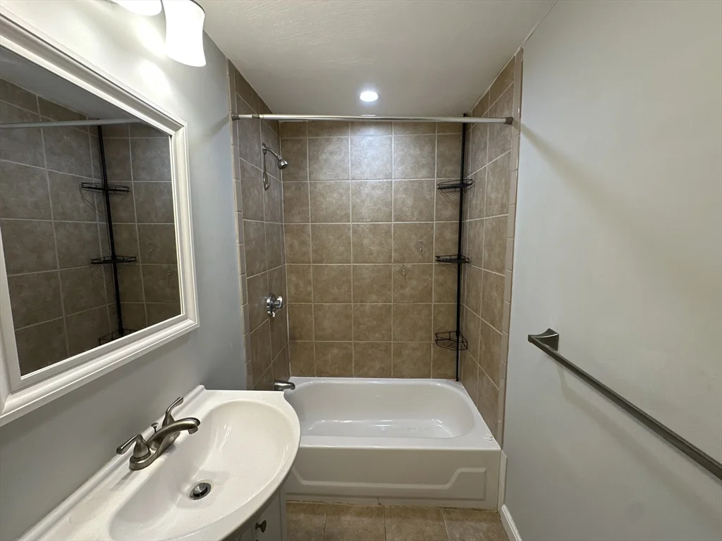 1 bed, 1 bath apartment for rent at 78 Park Ave Unit 1F, Revere — photo 8 of 12